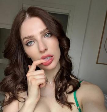 Ellssaa, 29 Caucasian/White female escort, Belleville