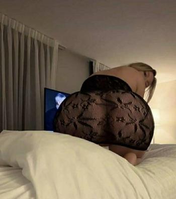 Ella, 25 Caucasian/White female escort, Belleville